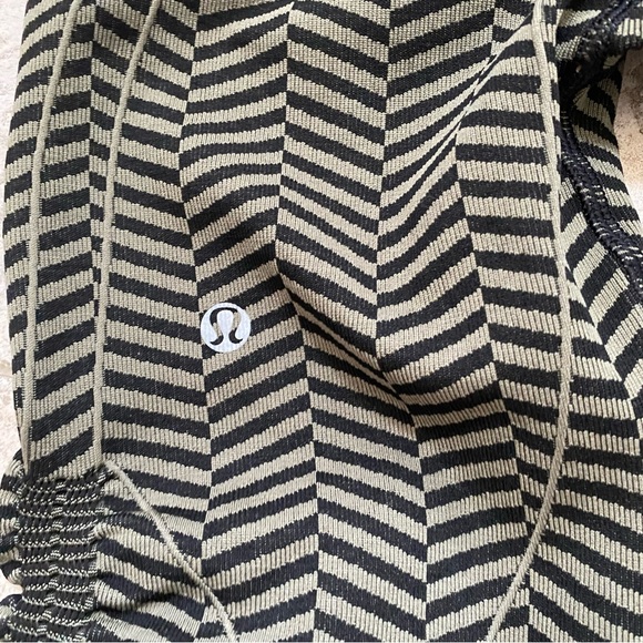 Lululemon In The Flow Crop II Leggings Seamless Ruched Side Chevron Print Sz 6 - Picture 6 of 10